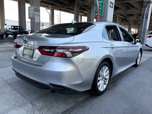Used 2022 Toyota Camry LE image 5