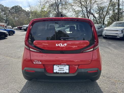 Used 2022 Kia Soul LX image 6