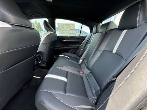 Used 2025 Toyota Camry SE image 9
