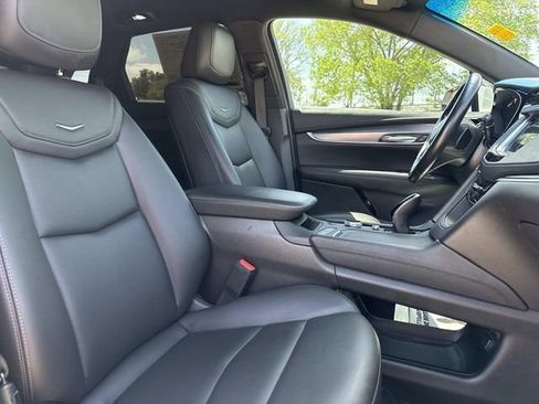 Used 2022 Cadillac XT5 Luxury w/ LPO, Floor Liner Package FWD image 8