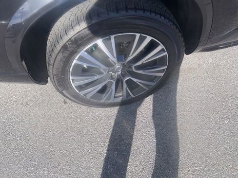 Used 2020 Volvo XC90 T6 Momentum w/ Protection Package Premier image 7