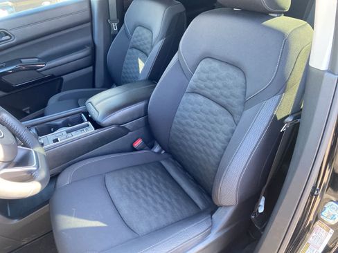 Used 2024 Nissan Pathfinder SV image 11