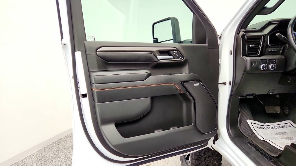 Used 2024 GMC Sierra 2500 AT4 w/ AT4 Premium Plus Package AWD/4WD image 10