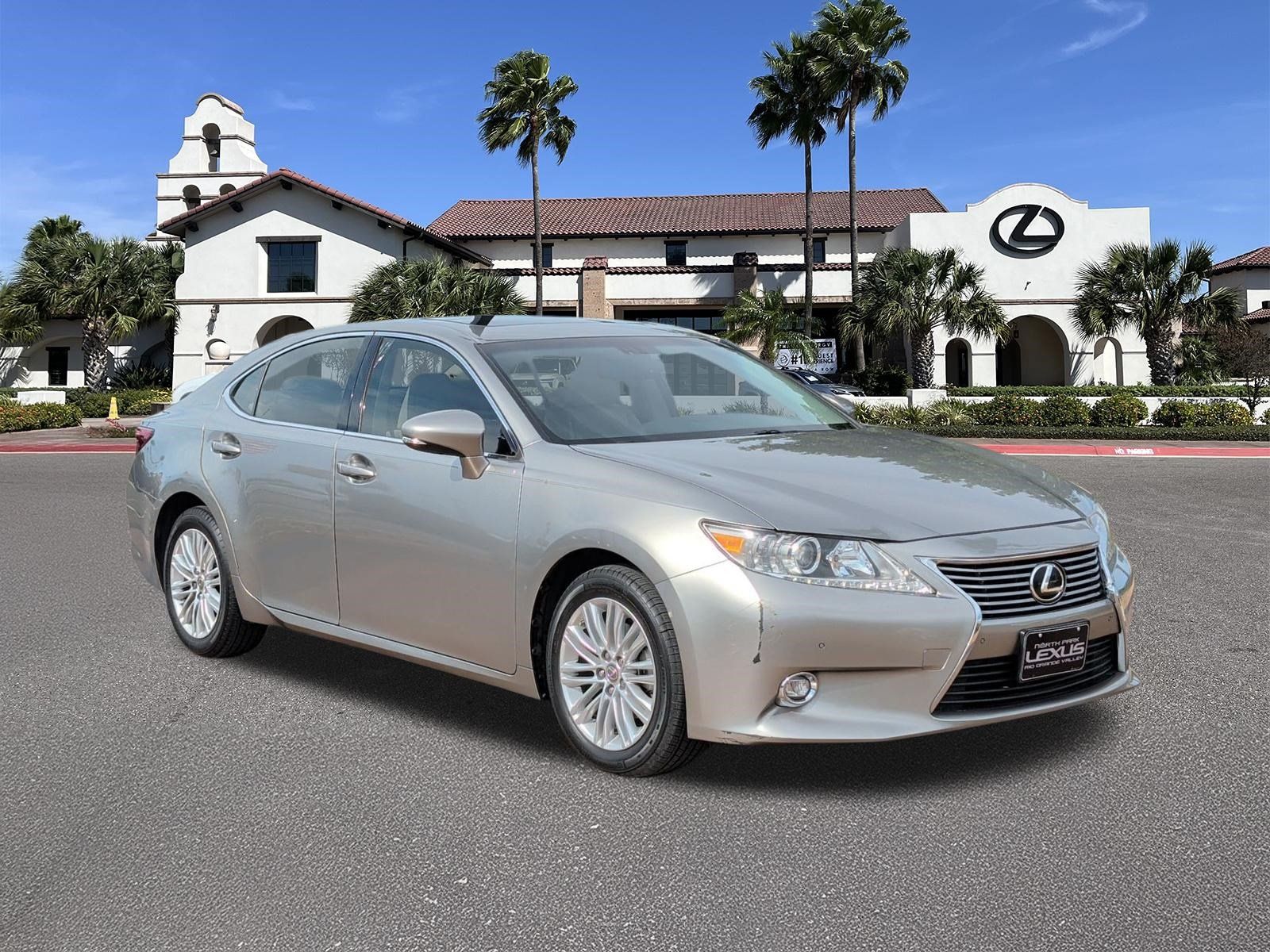 Used 2015 Lexus ES 350 w/ Luxury Package FWD image 1