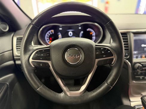 Used 2018 Jeep Grand Cherokee Altitude AWD/4WD image 17