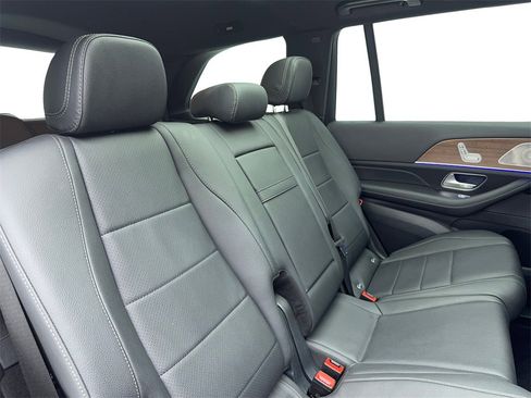 Used 2025 Mercedes-Benz GLS 450 4MATIC image 49