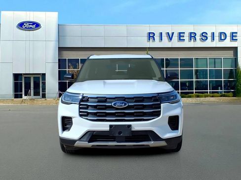 Used 2025 Ford Explorer Active RWD image 2