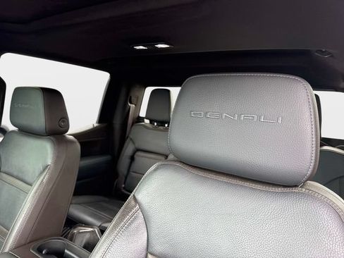 Used 2020 GMC Sierra 1500 Denali w/ Denali Ultimate Package AWD/4WD image 17