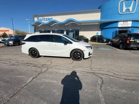 New 2026 Honda Odyssey Elite image 3