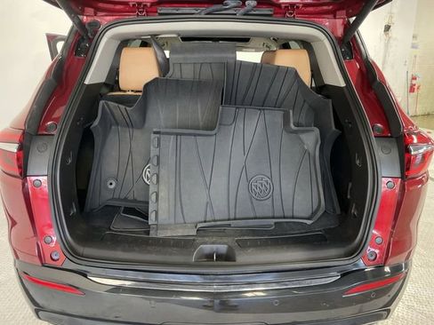 Used 2018 Buick Enclave Essence image 25