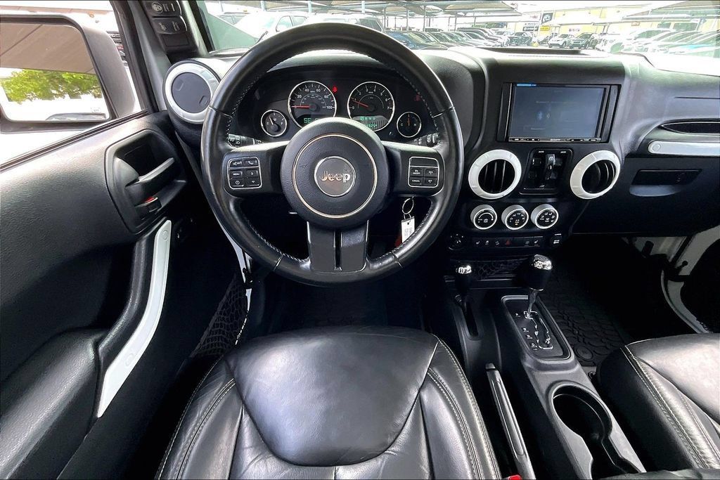 Used 2017 Jeep Wrangler Unlimited Sahara w/ Max Tow Package AWD/4WD image 7