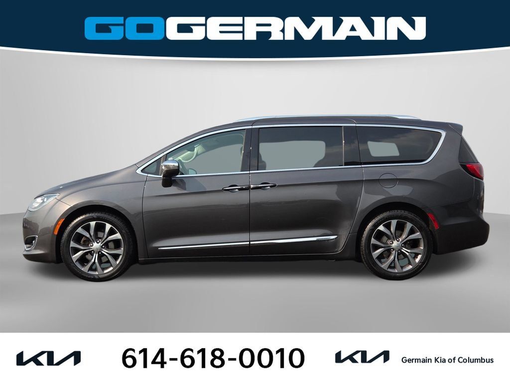 Used 2017 Chrysler Pacifica Limited w/ UConnect Theater Package FWD image 11
