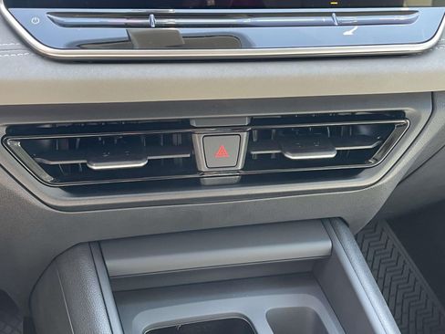 New 2026 Volkswagen Tiguan SE FWD image 26