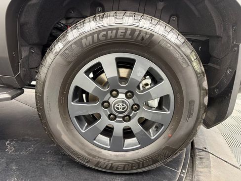 Used 2027 Toyota Land Cruiser AWD/4WD image 16