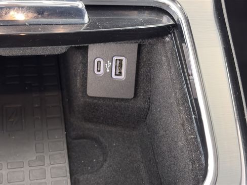 Used 2022 Lincoln Nautilus Reserve AWD/4WD image 27