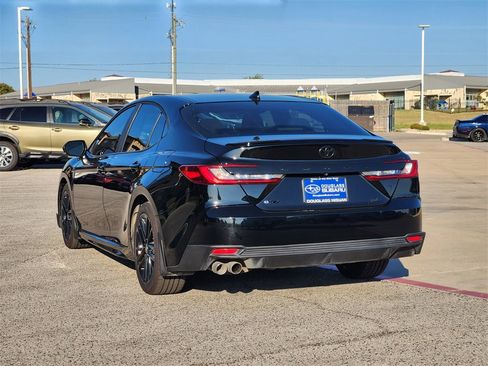 Used 2025 Toyota Camry SE image 4