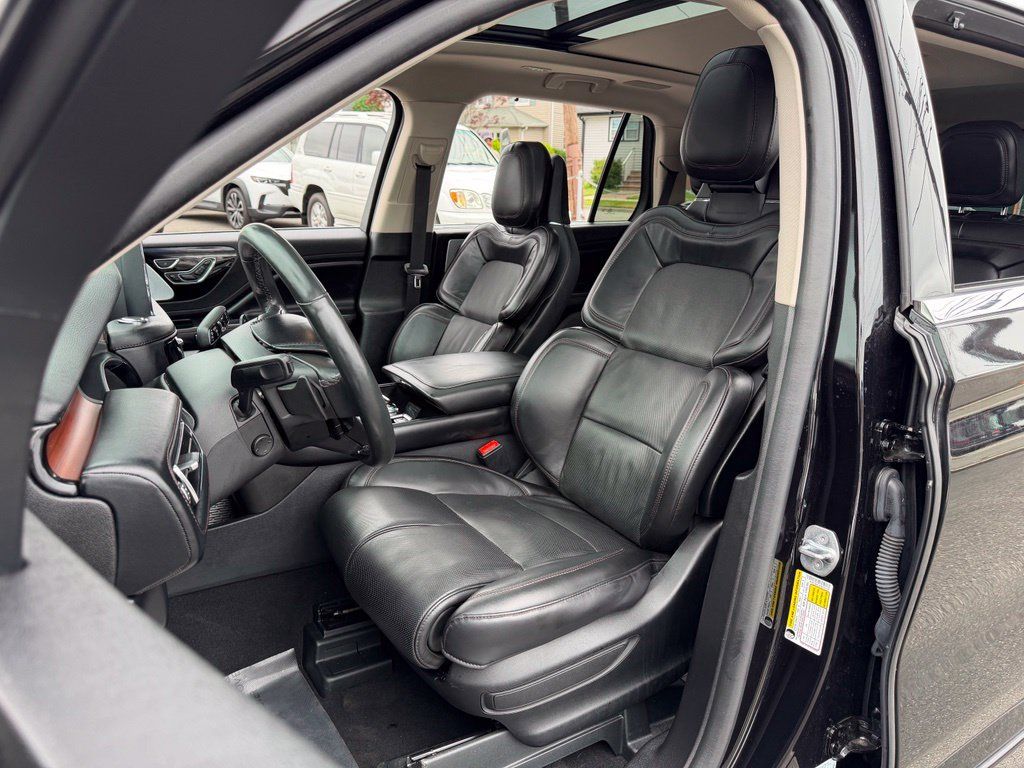 Used 2023 Lincoln Aviator Grand Touring w/ Equipment Group 301A AWD/4WD image 18
