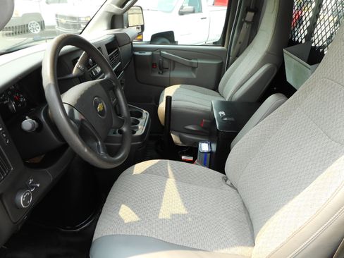 Used 2016 Chevrolet Express 2500 w/ Cold Climate Package RWD image 19