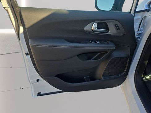 New 2026 Chrysler Pacifica Select image 10