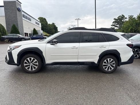 Used 2025 Subaru Outback Premium AWD/4WD image 2