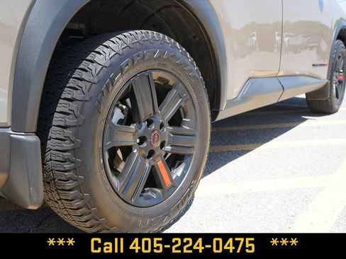 Used 2025 Nissan Rogue SV AWD/4WD image 9