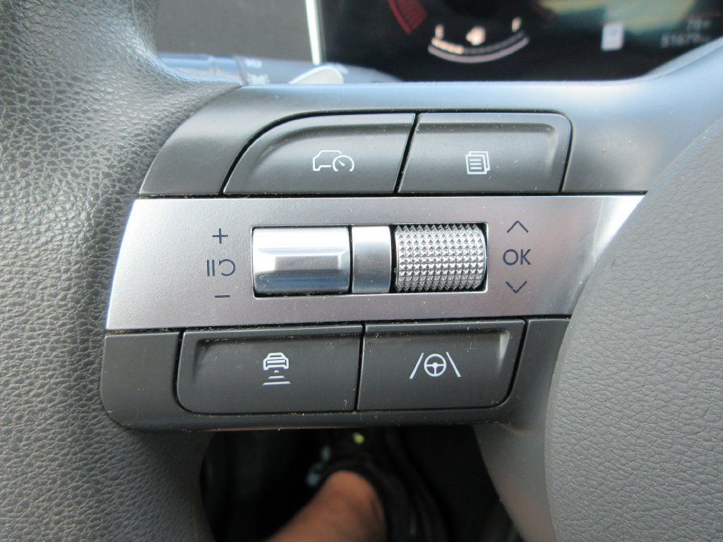 Used 2025 Hyundai Sonata SEL FWD image 23