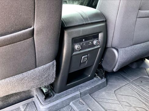 Used 2023 Chevrolet Traverse LT FWD image 34