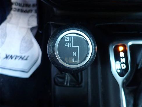Used 2019 Jeep Wrangler Unlimited Sahara AWD/4WD image 18