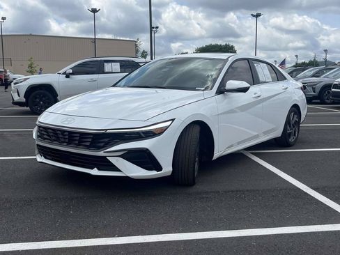 Certified 2024 Hyundai Elantra Limited FWD image 7