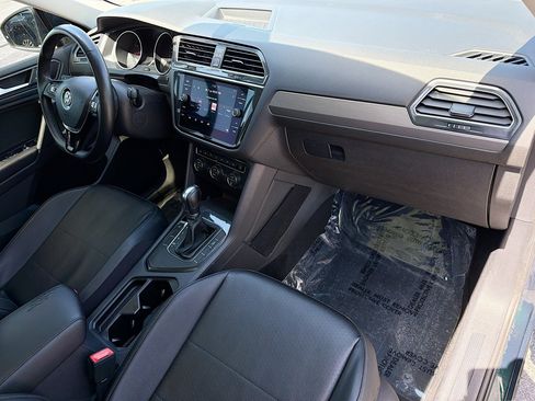 Used 2019 Volkswagen Tiguan SE w/ Panoramic Sunroof Package FWD image 12