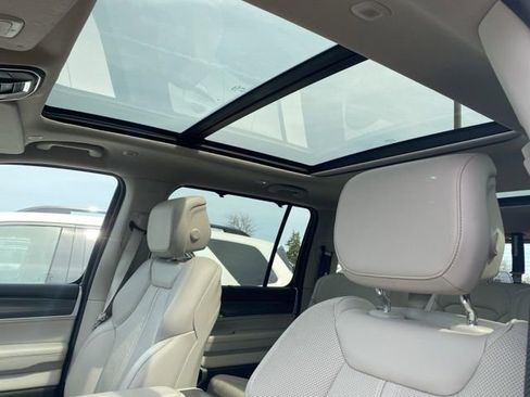 Used 2023 Jeep Wagoneer Series III w/ Premium Group I image 9