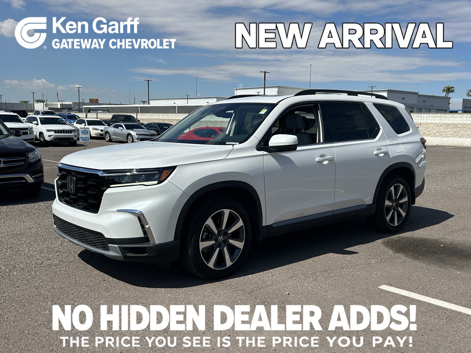 Used 2025 Honda Pilot Touring image 1