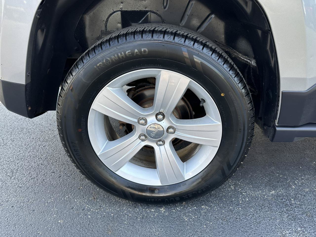 Used 2017 Jeep Patriot Latitude AWD/4WD image 59