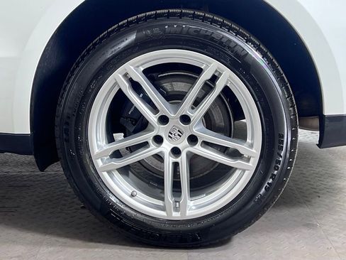 Certified 2025 Porsche Macan AWD/4WD image 14