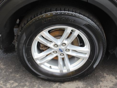 Used 2023 Ford Explorer XLT w/ Equipment Group 202A image 25