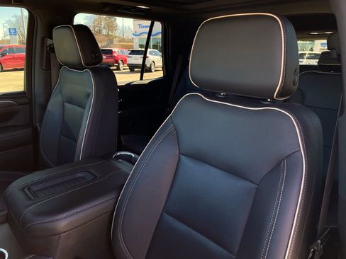 Used 2023 GMC Yukon SLT image 13