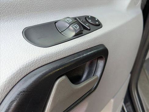 Used 2015 Mercedes-Benz Sprinter 2500 image 10