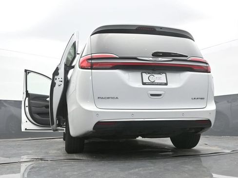 Used 2026 Chrysler Pacifica Limited FWD image 71