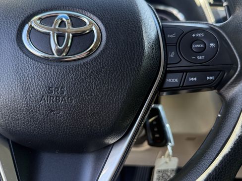 Used 2019 Toyota Camry LE image 22