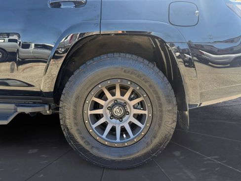 Used 2020 Toyota 4Runner SR5 w/ Convenience Package AWD/4WD image 27