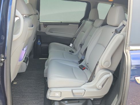 Used 2023 Honda Odyssey Touring image 11