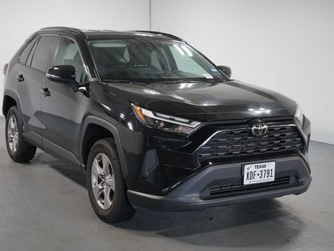 Used 2025 Toyota RAV4 XLE FWD image 3