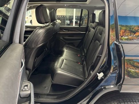 Used 2023 Jeep Grand Cherokee Limited w/ Black Appearance Package AWD/4WD image 41