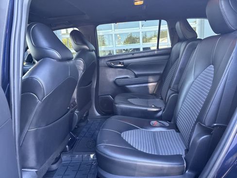 Used 2021 Toyota Highlander XSE AWD/4WD image 6