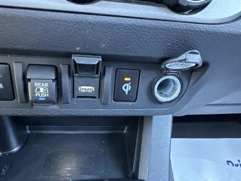 Used 2022 Toyota Tacoma TRD Sport w/ Technology Package AWD/4WD image 22