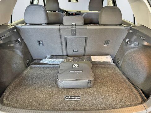 Used 2018 Volkswagen Golf S image 21