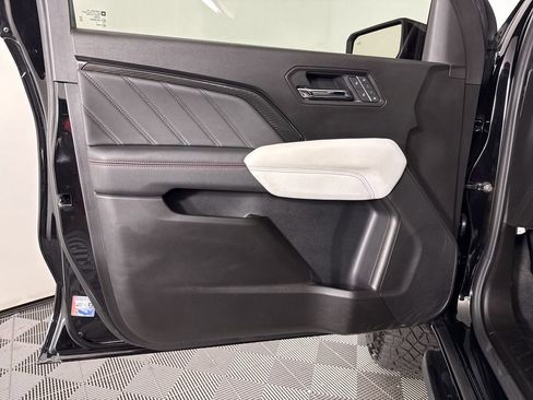 New 2025 GMC Canyon AT4 w/ AT4X Package image 8