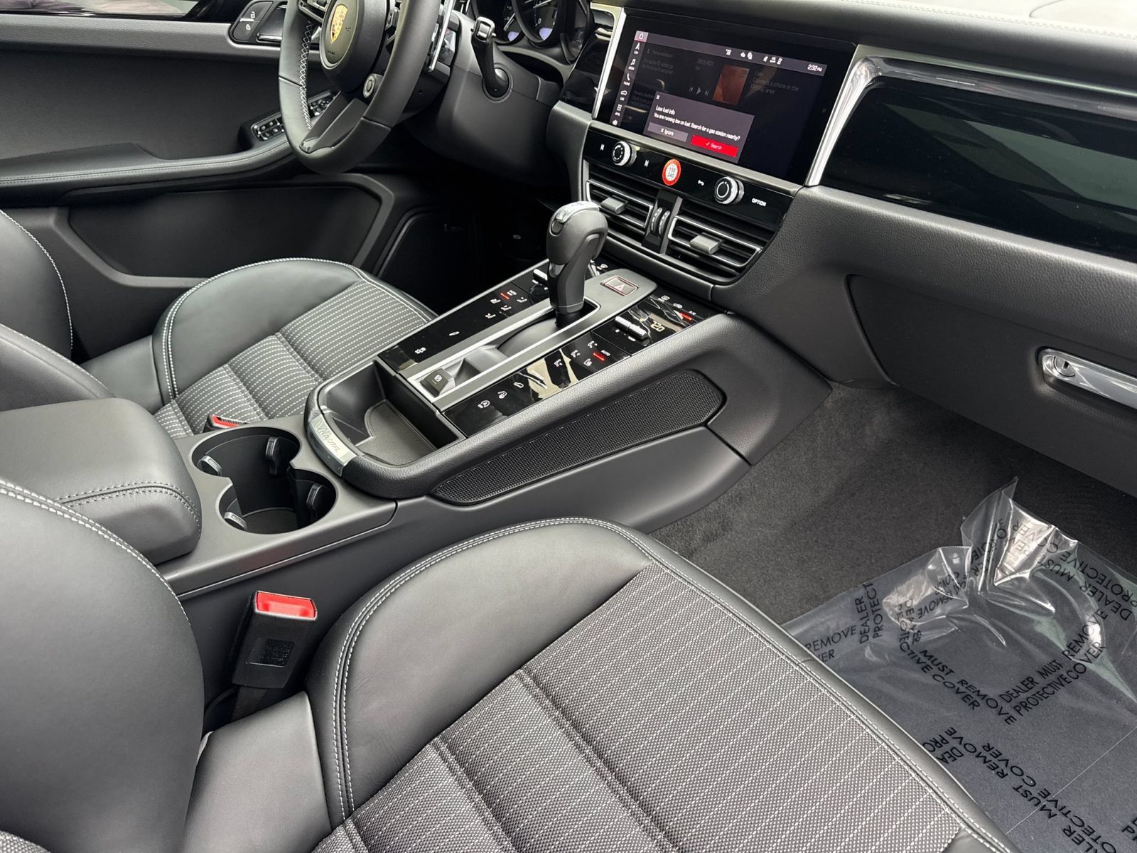 Certified 2026 Porsche Macan Turbo AWD/4WD image 18