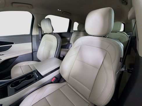 Used 2024 Lincoln Nautilus Premier image 13