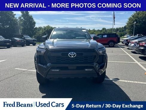Used 2025 Toyota Tacoma TRD Off-Road AWD/4WD image 9